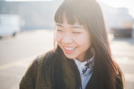 在市亚洲时髦女人