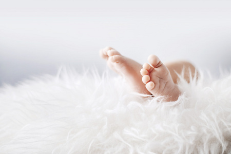 裹小脚新生婴儿的小脚照片