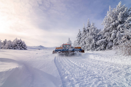 ratrak 整理机 特殊除雪车