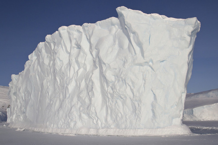 冻成冰冻成在南极群岛附近海域的冰山照片