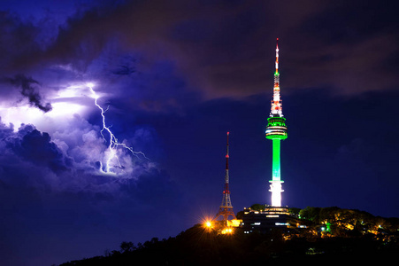 南山塔夜景图片