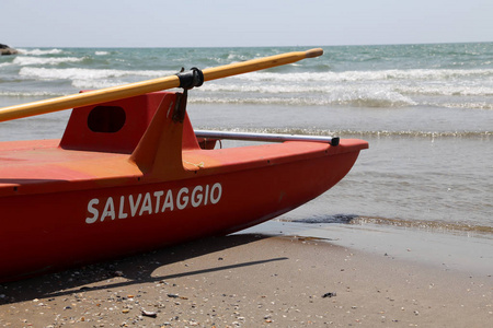 救援船在海边与伟大的 Salvataggio，意思 sa