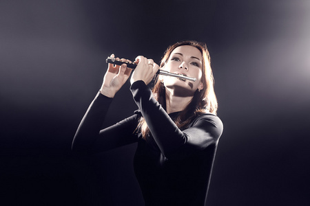 长笛音乐会长笛短笛长笛音乐家演奏音乐会照片