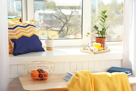 窗台上的水果图片