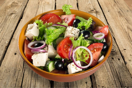 希腊沙拉配新鲜蔬菜