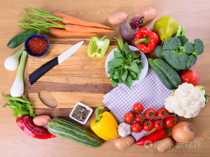 蔬菜在菜板上
