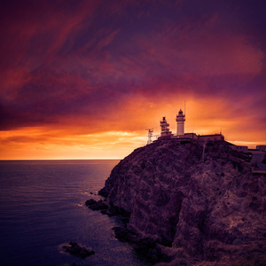 在西班牙阿尔梅里亚 Cabo de Gata 灯塔日落