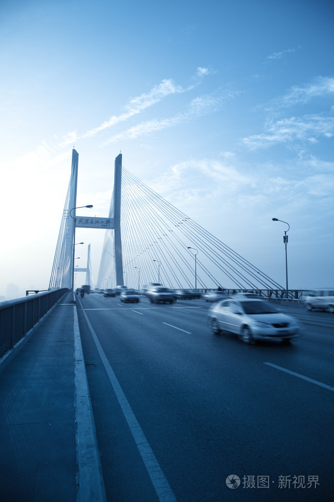 在上午的公路大桥照片-正版商用图片0c07t9-摄图新视界