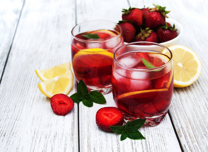 杯柠檬水用草莓