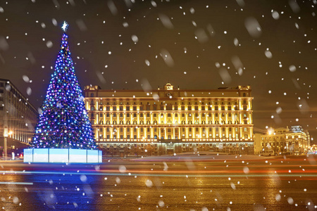 在莫斯科的圣诞节。在莫斯科的卢比扬卡广场上的圣诞树
