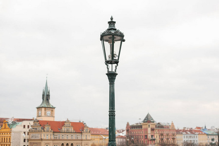 在捷克共和国布拉格的查尔斯桥上的灯柱