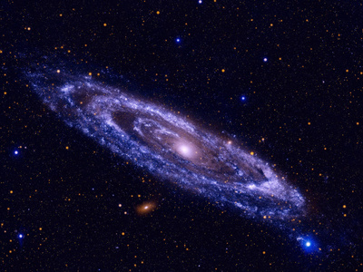 由银河系撒哈拉沙漠中的银河系恒星和行星在银河系中的形象蓝色日出