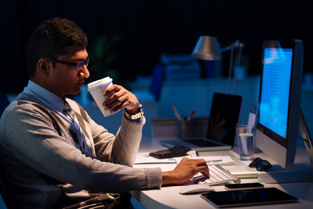 喝咖啡的程序员照片