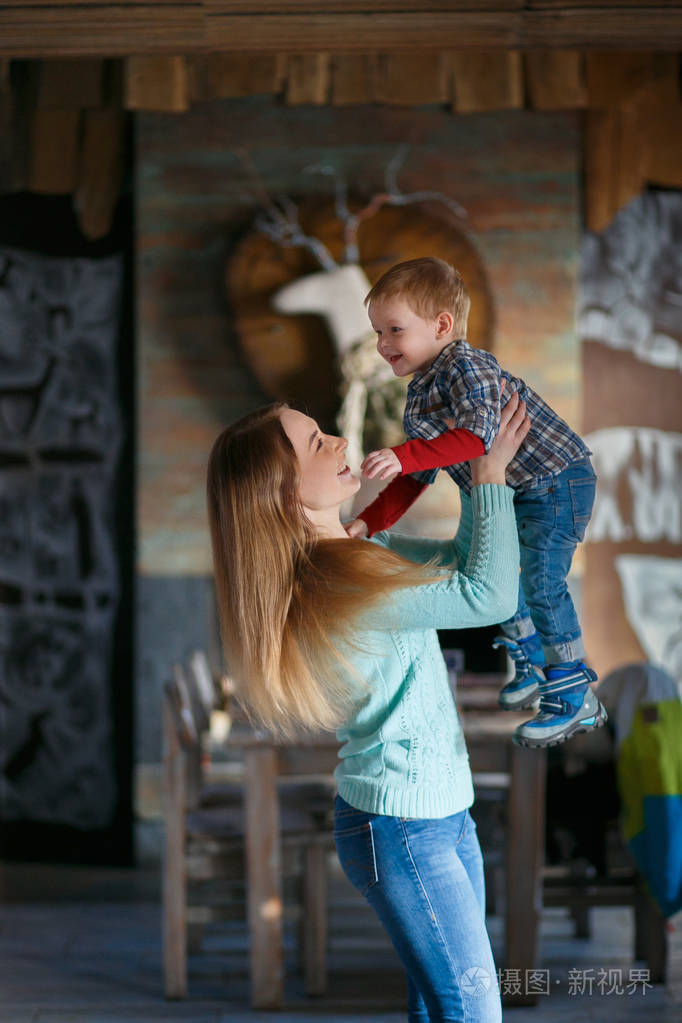 寒假妈妈带着孩子开心
