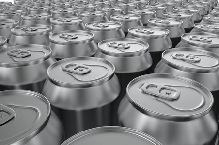 铝易拉罐,x 射线330 毫升铝易拉罐白色背景下的两个小金铝易拉罐样机