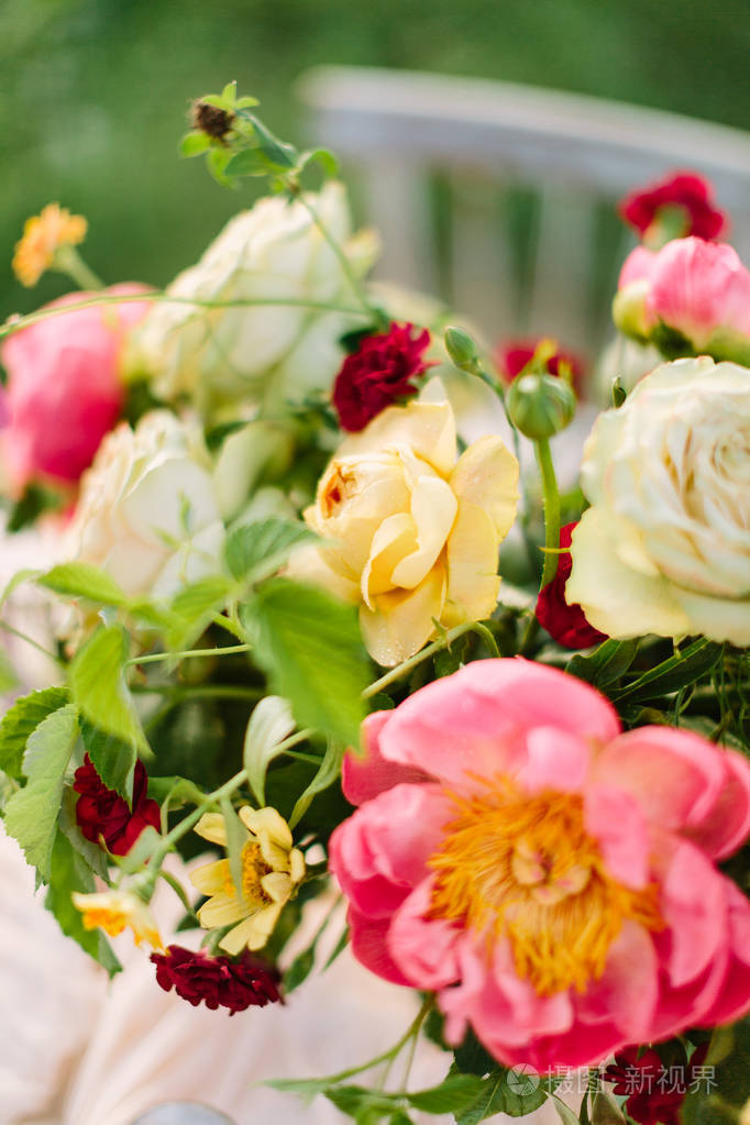婚礼装饰,花艺设计, 园艺, 假日概念-五彩斑斓的各种花卉的组合: 嫩