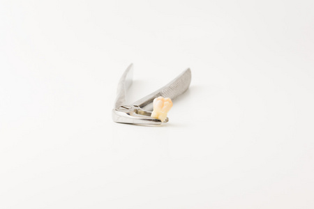 牙科手术工具与远程凹痕图片