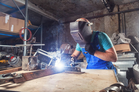 焊机酿造一种金属焊接机照片