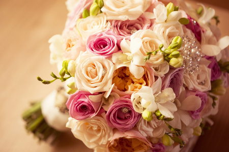 美丽的玫瑰婚礼花束