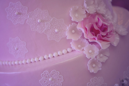 粉红色的花结婚蛋糕