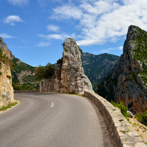 在山的路