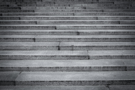 带有扶手和台阶的木制楼梯, 白色背景上的逼真矢量个人发展理念.