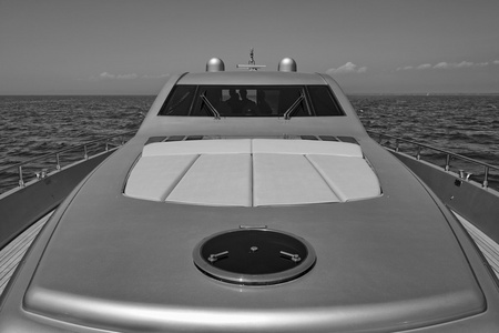 豪华游艇在伊特鲁里亚海