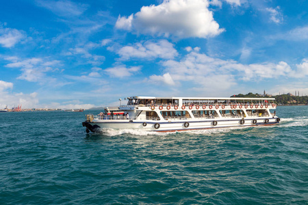 客运船舶在伊斯坦布尔