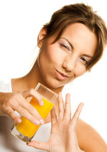 女人喝橙汁关门