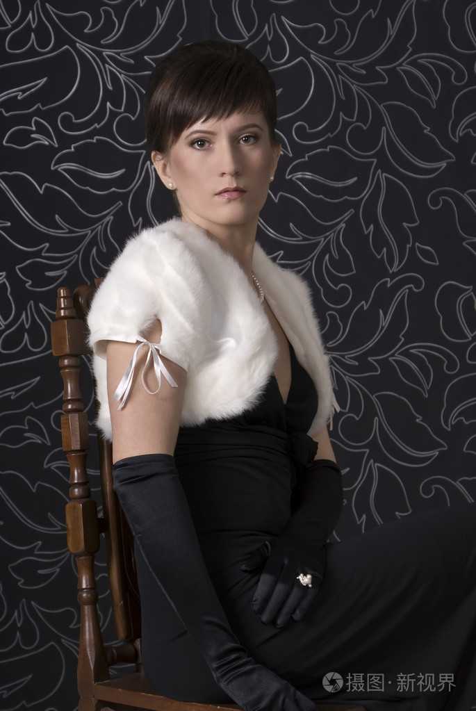 贵族夫人在晚装裙