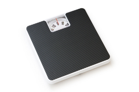 体重秤上白色隔离与节食的概念