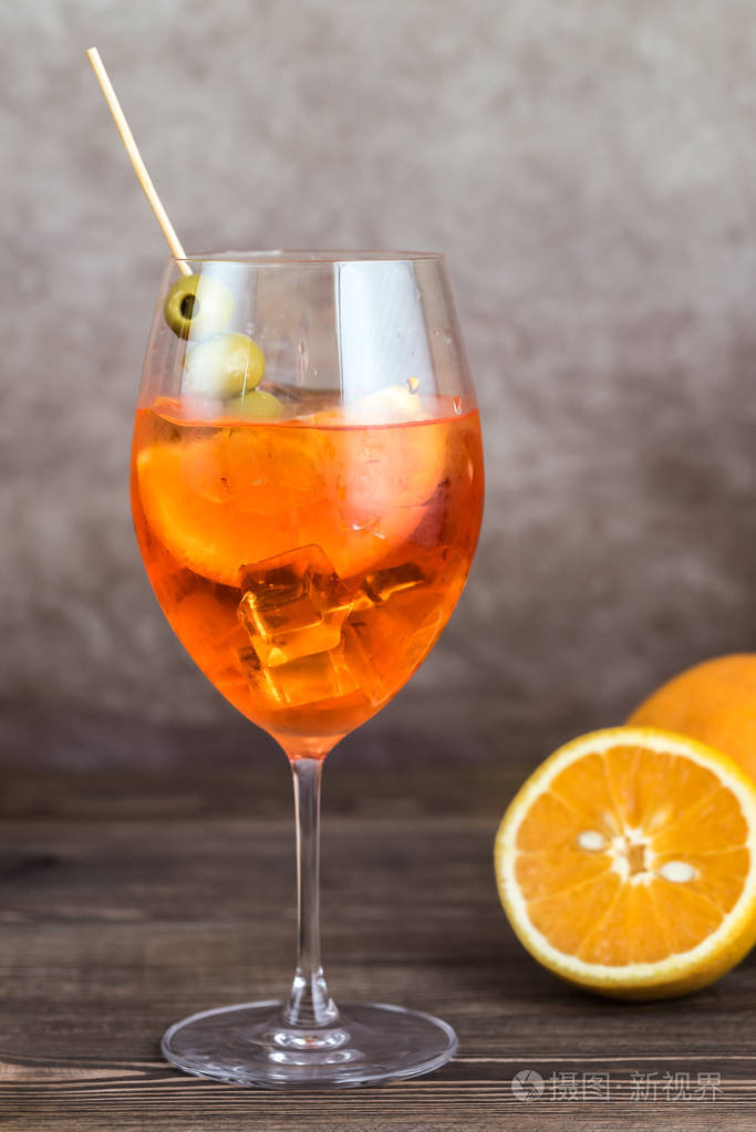 glassaperolspritz鸡尾酒