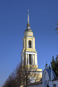 市中心的 Novo Golutvin 修道院在科洛姆纳克里姆林宫钟楼。俄罗斯