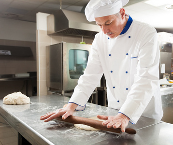 厨师制作糕点照片