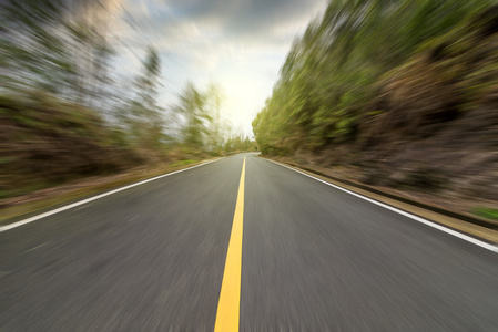 蜿蜒的道路背景中国