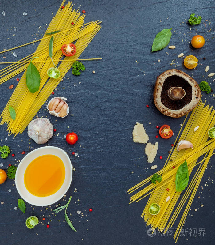 意大利食品的概念意大利面配料甜罗勒到