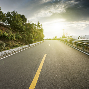 黄昏的山路