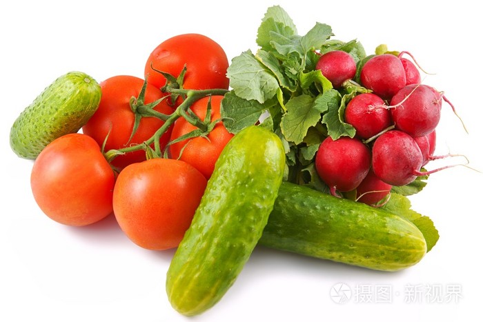 西红柿黄瓜萝卜在白色背景上