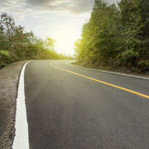 蜿蜒的道路背景中国