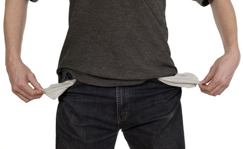 摄镜头伸出他口袋空空的人失望的商人与白上孤立的空口袋女人显示空口