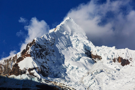 美丽的山岳景观