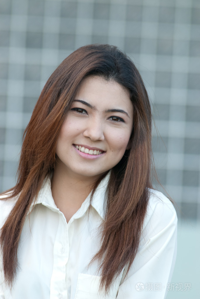 可爱的亚洲年轻女人