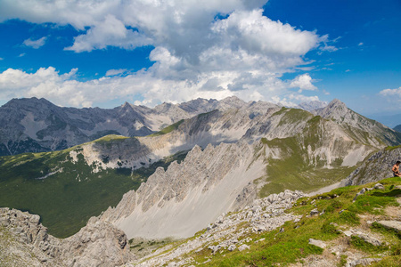 在阿尔卑斯山高山