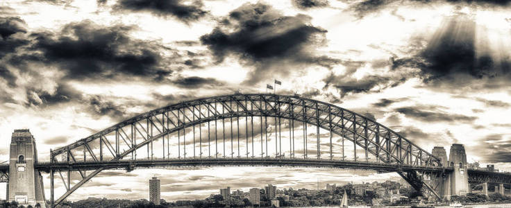 在日落时分，新南威尔士州，澳大利亚悉尼港湾大桥