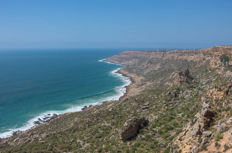 对大西洋和悬崖的海岸摩洛哥，萨菲镇附近的全景视图