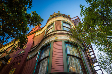 在 San Francisco，加州的维多利亚式房子啊