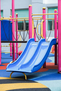 孩子游乐场与各种设备为孩子们的休闲