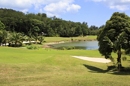 湖上高尔夫球场在康斯坦茨利莫里亚度假村