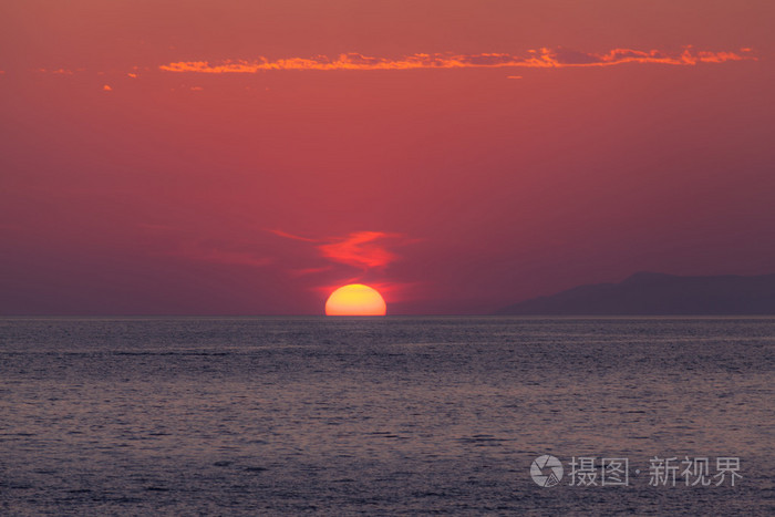 红色的大海海水图片