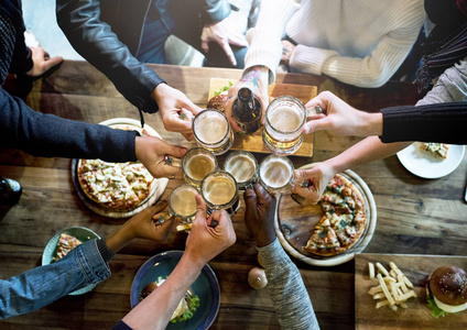 一起喝酒图片-一起喝酒素材-一起喝酒插画-摄图新视界